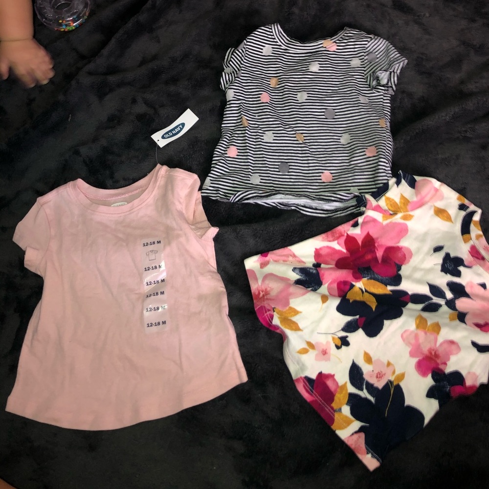 3 Old Navy Baby T- Shirts 12-18 M